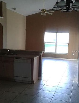 3rd image of 132 Thornbury Dr