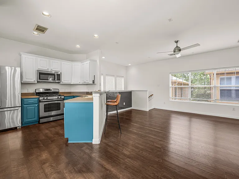 2821 Saville Loop — Photo 7