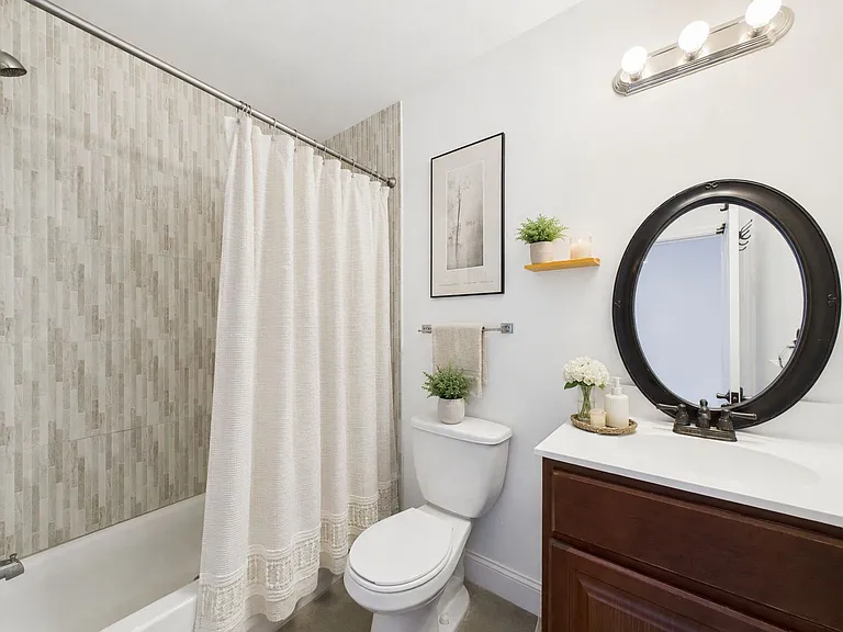 1621 Green Street — Photo 8