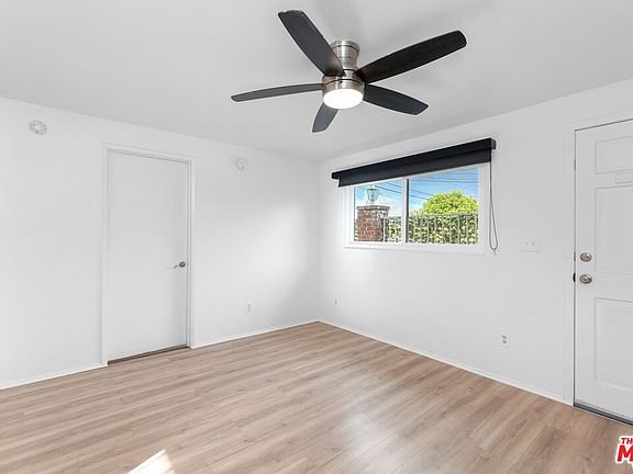 3rd image of 24115 Victory Blvd