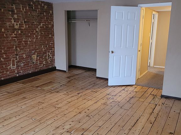 4th image of 624 W 6th St