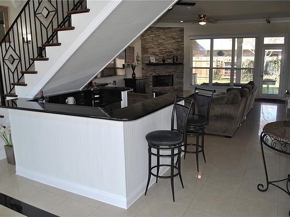 4th image of 10 Millwood Ct