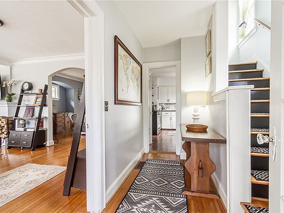 4th image of 112 Astor Dr