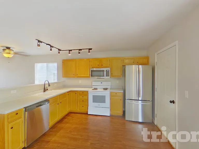 5696 Preminger Dr — Photo 4