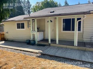 809 NE 180th St #B, Seattle, WA 98155