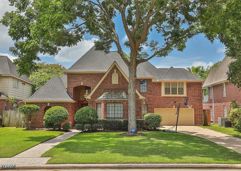 Welcome to the beautiful 15027 Olde Tavern Ct, located in the prestigious Olde Oaks community