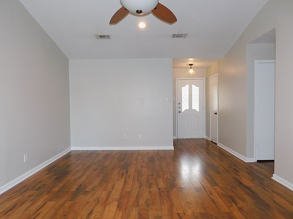 5th image of 2200 Laurel St