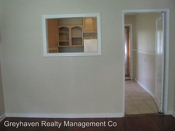 4th image of 5011 Carolyn Ln