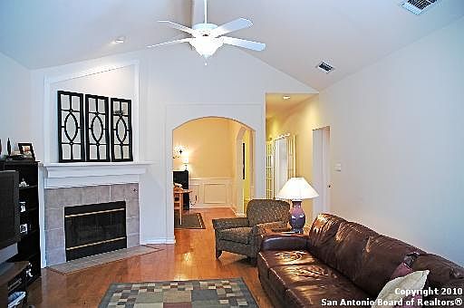 2nd image of 71 Oakwell Farms Pkwy #71