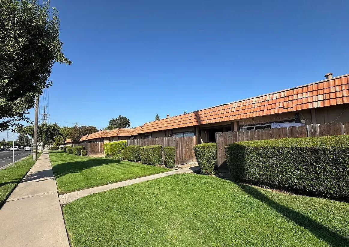Standiford Terrace — Photo 1