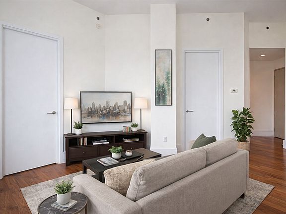 4th image of 1017 Jackson Ave APT 5D