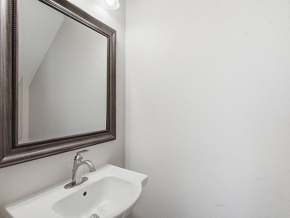 5th image of 5221 Park Dr