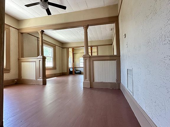 3rd image of 241 18th Ave S