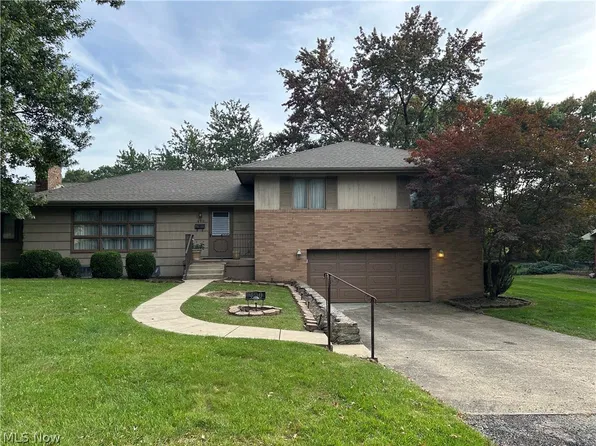490 N Samuel Dr, Zanesville, OH 43701