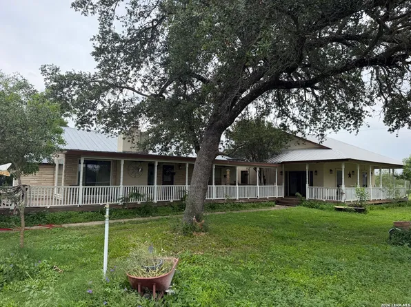 599 COUNTY ROAD 7611, Devine, TX 78016