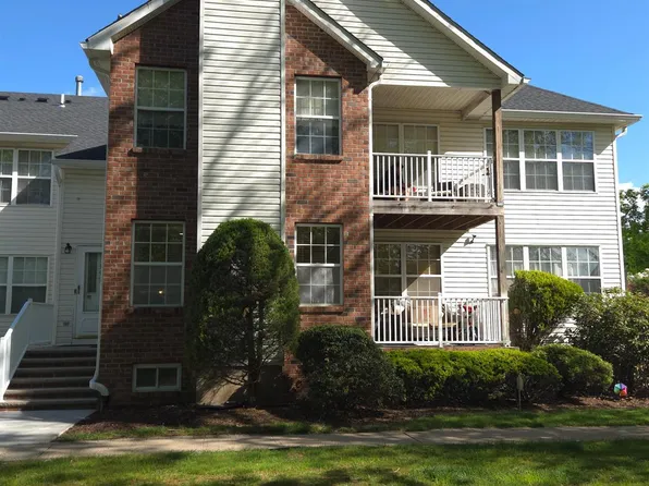 344 Bowler Ct, Piscataway, NJ 08854
