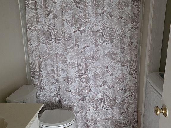 5th image of 903 N Meadows Dr APT C