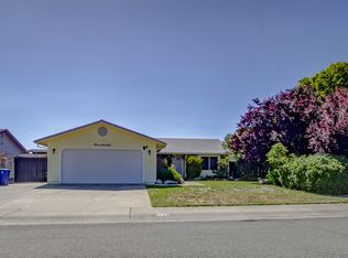 1743 Whistling Dr, Redding, CA 96003