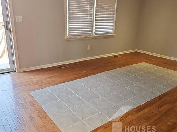 2nd image of 423 Rollingwood Dr