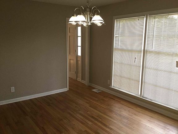 3rd image of 1438 N Hicks Cir NW