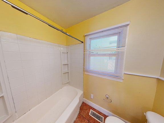 5th image of 2405 Hoyt St #1