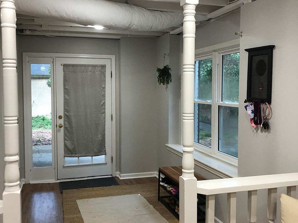 Foyer.