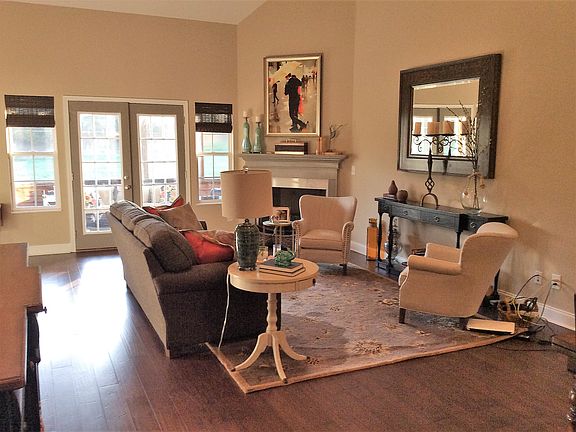 5th image of 841 Meadow Walk Ln