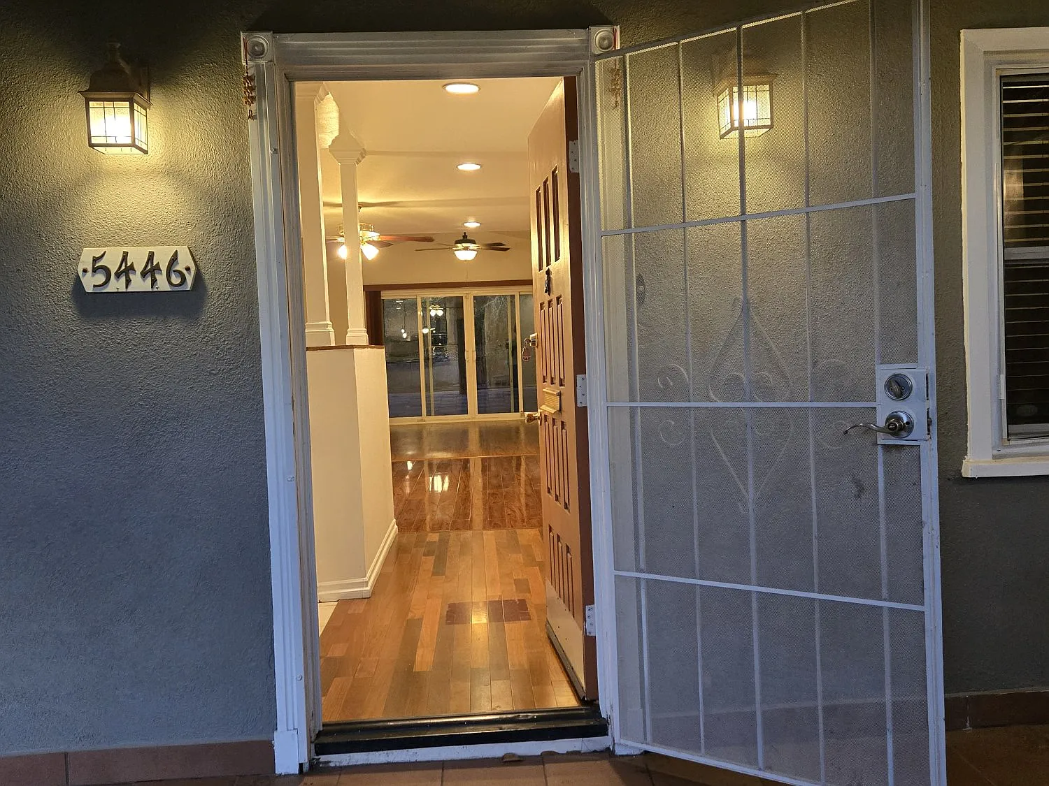 4 bed, 1976 sqft, $4,600 — Photo 4