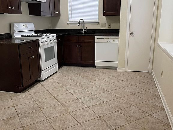 4th image of 10822 Thorncliff Dr