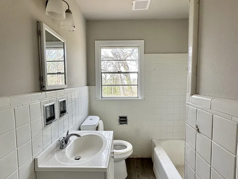 7824 Rugby Ct — Photo 6