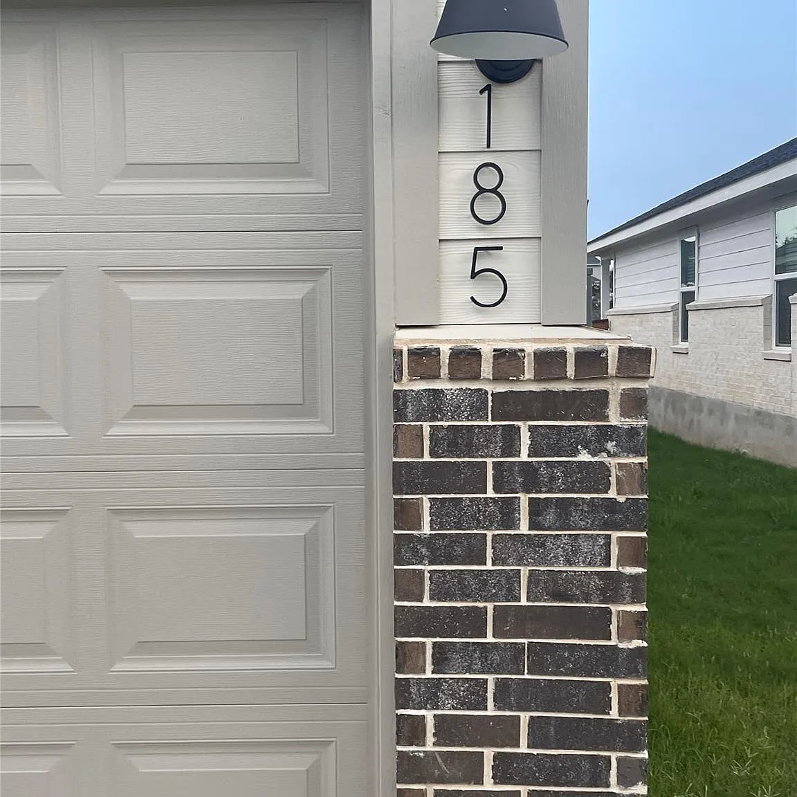 3 bed, 2.0 bath, 1600 sqft, $2,200 — Photo 2