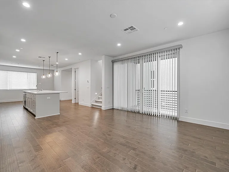 1010 Sinopia Ter — Photo 18
