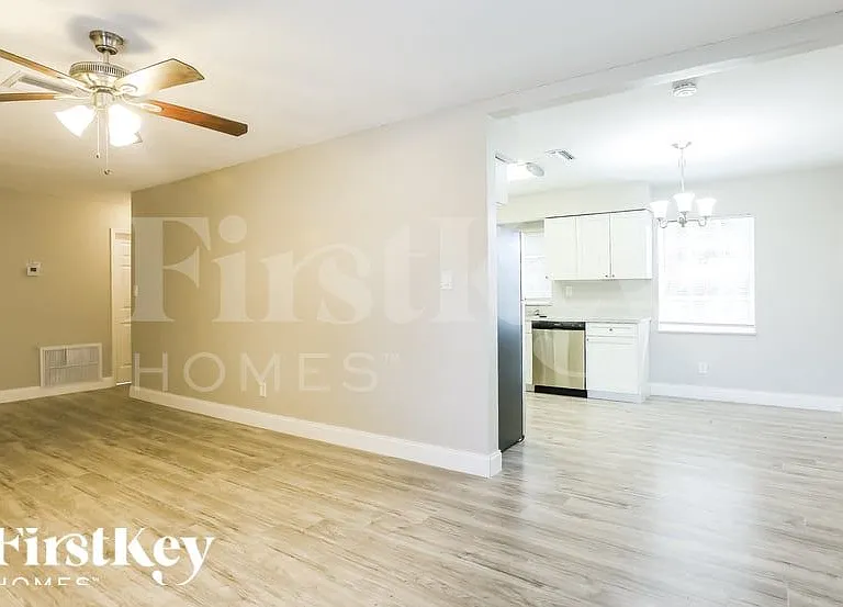 2740 SW 7th St — Photo 4