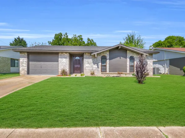 710 Country Ln, Grand Prairie, TX 75052