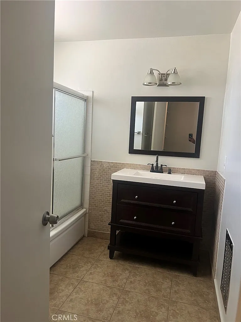 5 bed, 1604 sqft, $2,850 — Photo 4