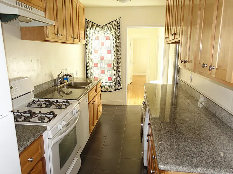 2573 Virginia St #B — Photo 11