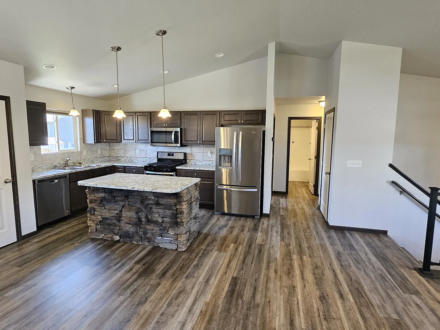 4 bed, 2358 sqft, $2,400 — Photo 3