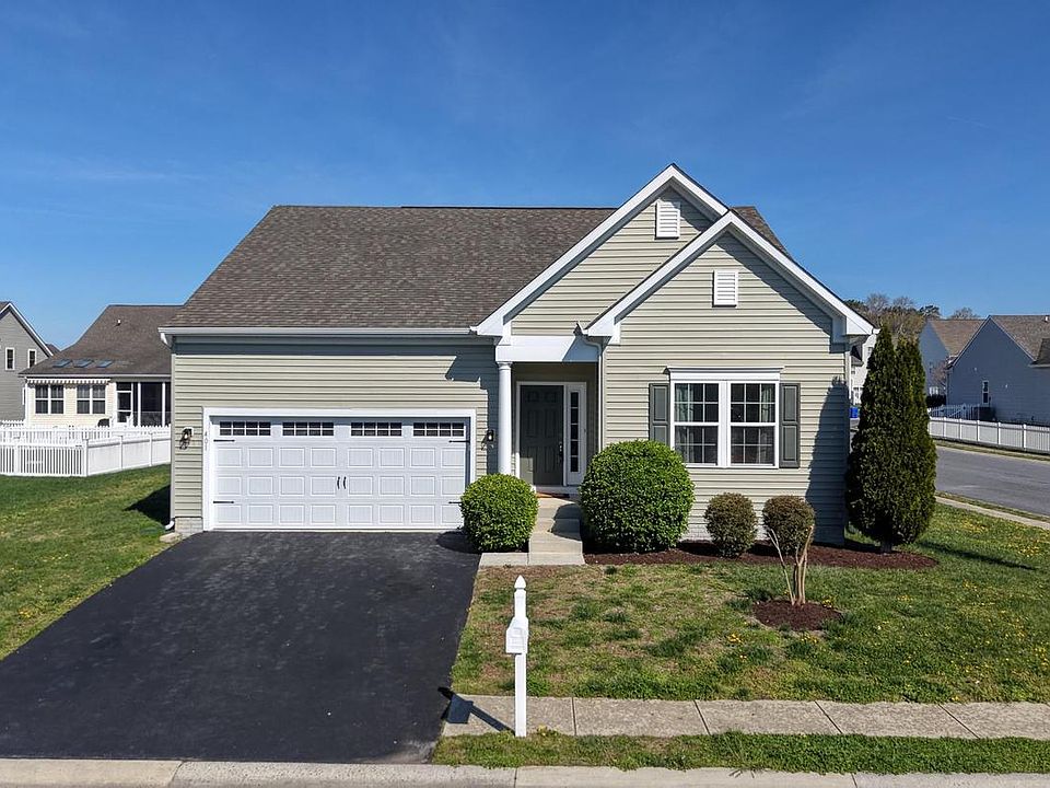 1st image of 401 Amberly Ct