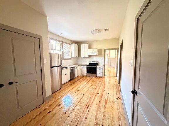 5th image of 2537 Main St