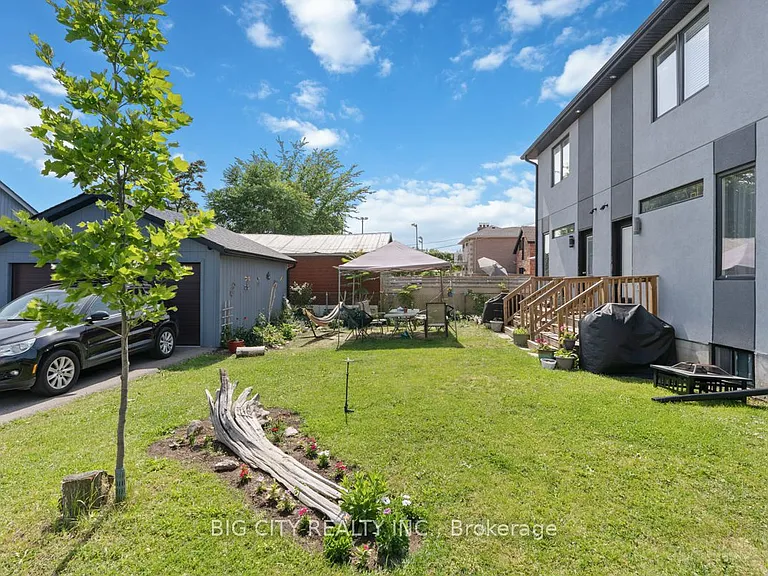 465A Cosburn Ave #BASEMENT — Photo 15
