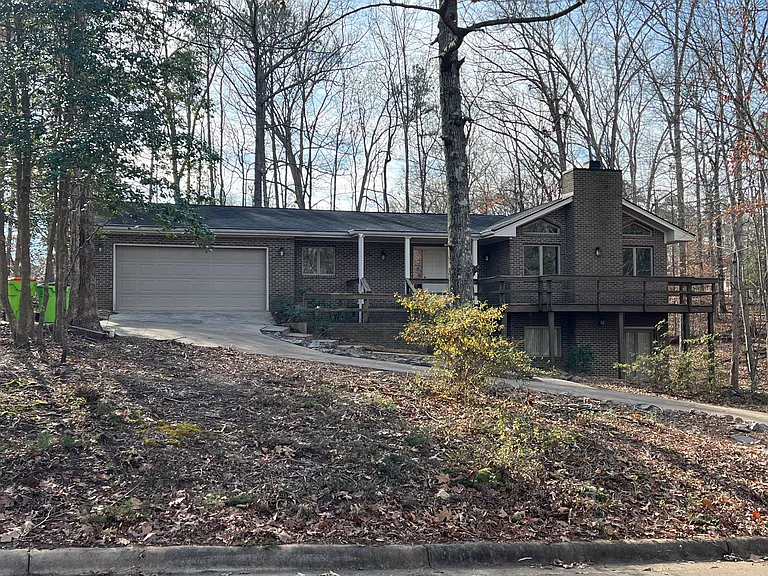 303 Lake Pointe Dr — Photo 1