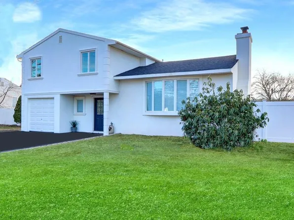 2541 New York Avenue, Melville, NY 11747