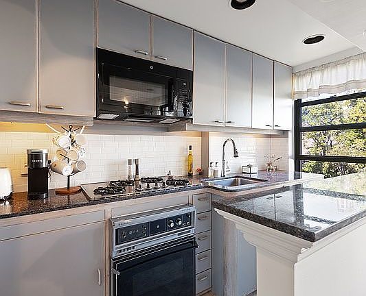 4th image of 152 E 94th St APT 8D