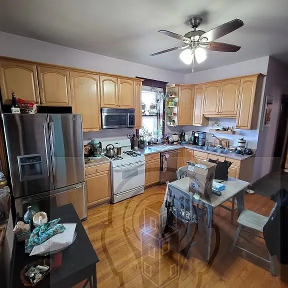 2627 W Walton St #3 — Photo 3
