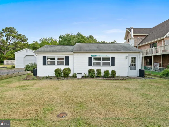 6591 Long Beach Dr, Saint Leonard, MD 20685