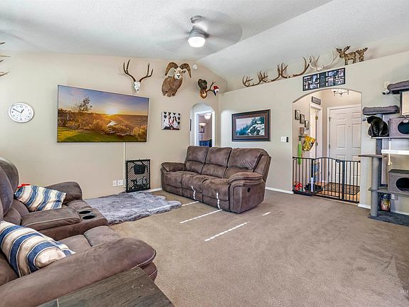 3rd image of 2488 Alderwood Ave