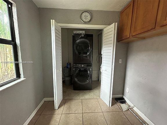 5th image of 29 Madrid Ln #Townhouse