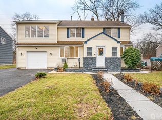5 Valley Brook Dr, Middlesex, NJ 08846