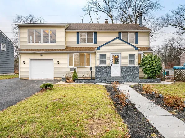5 Valley Brook Dr, Middlesex, NJ 08846