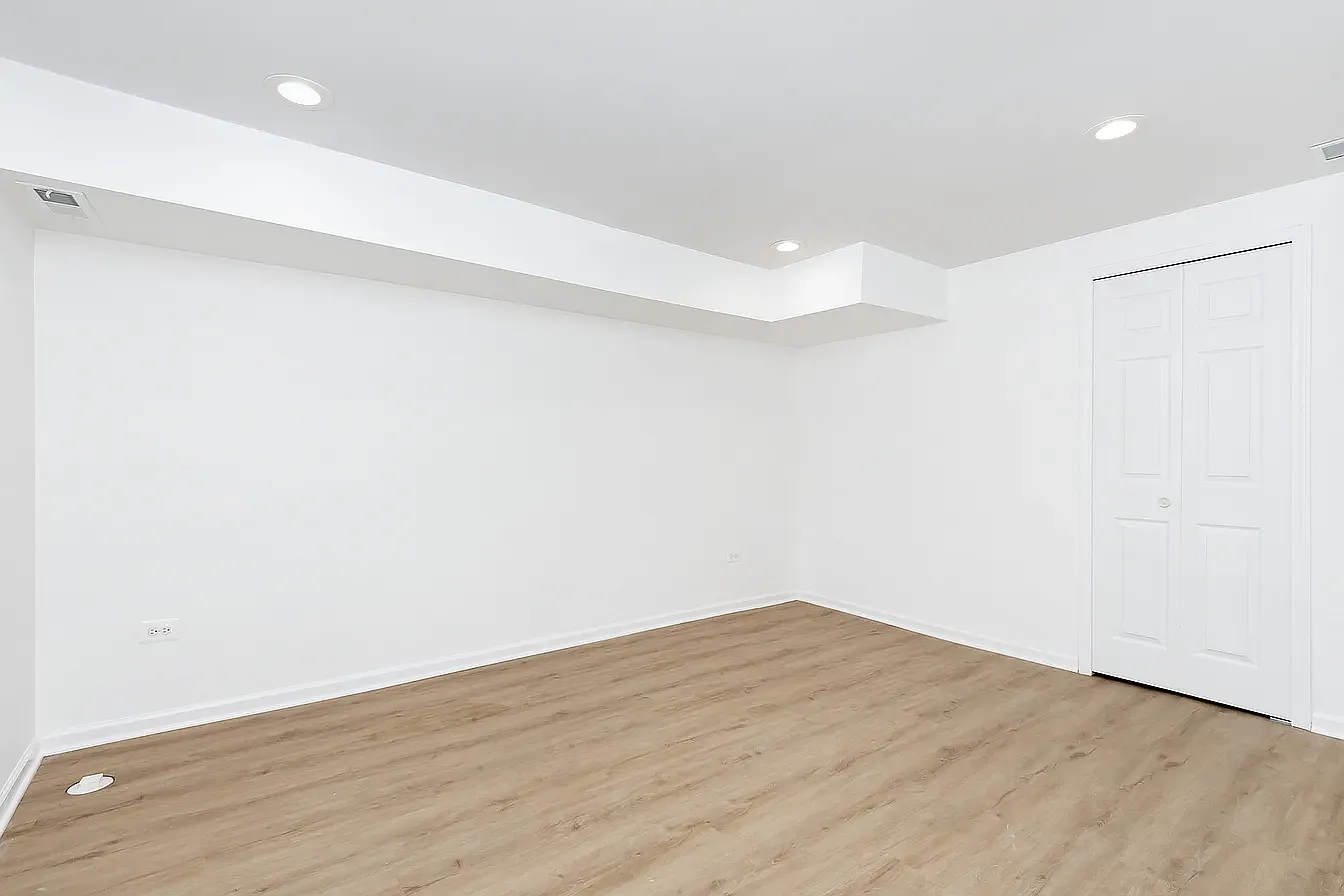 3 bed, 2500 sqft, $3,900 — Photo 1